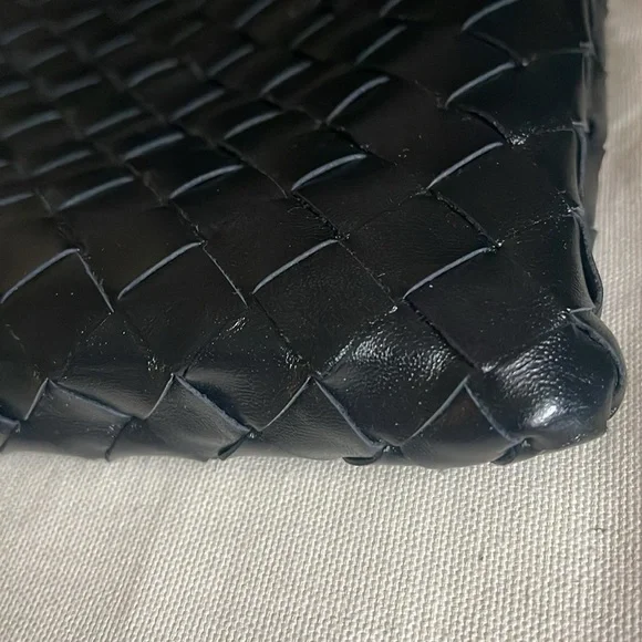 NEW BOTTEGA VENETA SMALL HOP 
in Black. Never worn. Comes with tags & dust bag - Picture 14 of 16